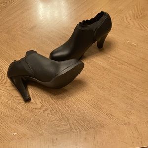 Black high heels shoes